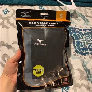 BRAND NEW Mizuno Volleyball Knee Pads